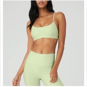ALO Yoga Airlift Intrigue Bra in Green